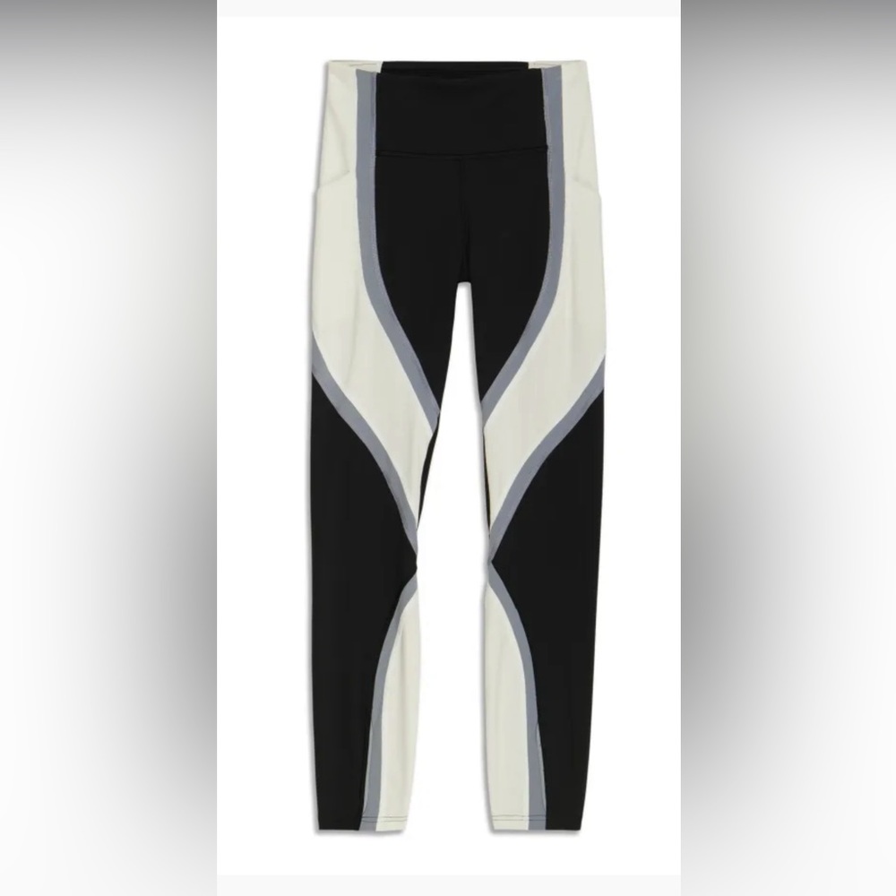 Lululemon Wild Twist legging.